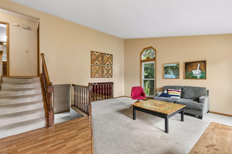 4482 Oak Pond Rd, Eagan, MN 55123