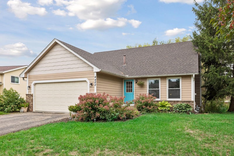4482 Oak Pond Rd, Eagan, MN 55123