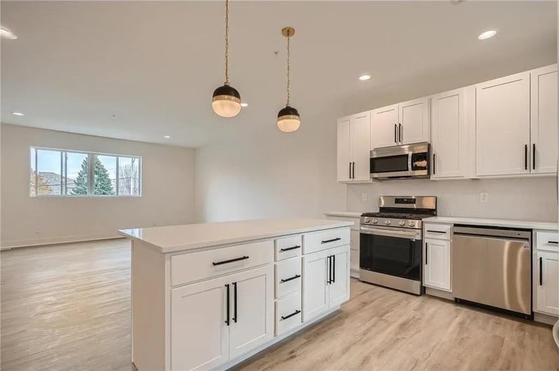 1997 11th Ave E #4, North Saint Paul, MN 55109