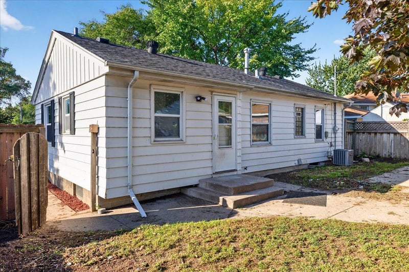 6812 Fairview Ave N, Crystal, MN 55428