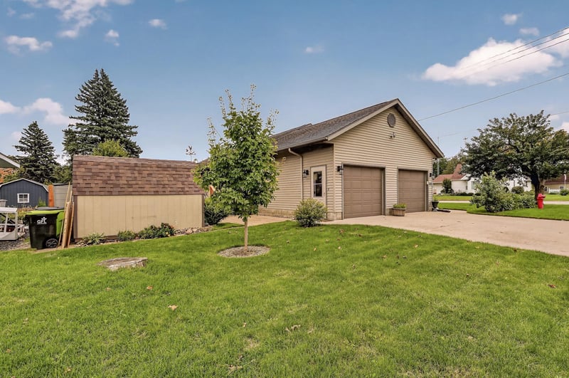 425 Park Ave, Zumbrota, MN 55992