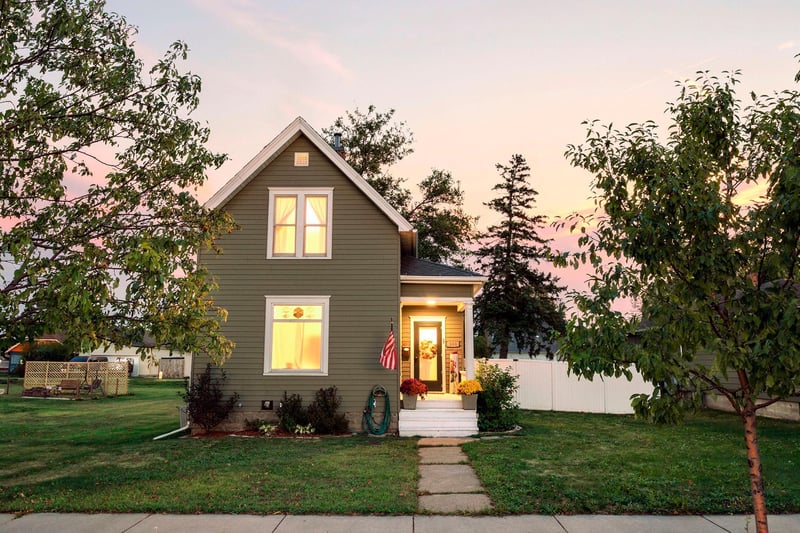506 N 7th St, Lake City, MN 55041