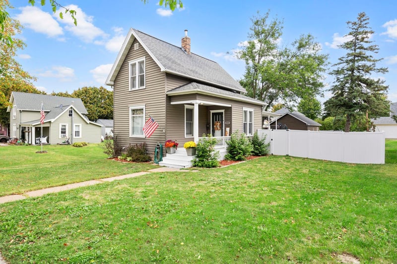 506 N 7th St, Lake City, MN 55041
