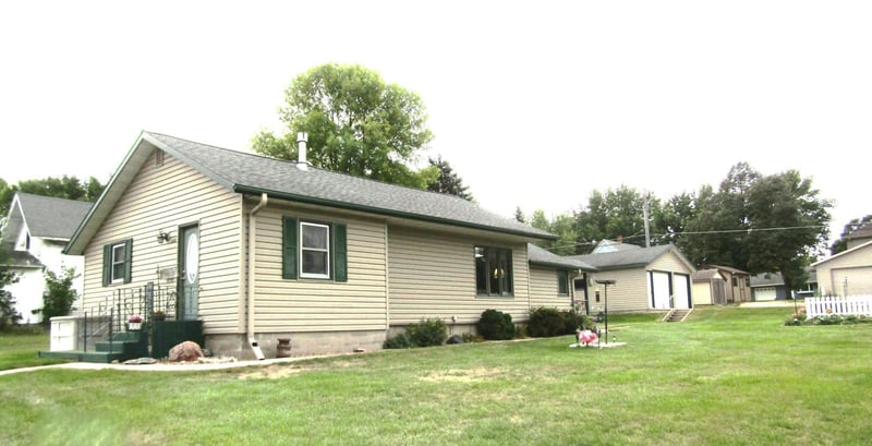 236 E Sorenson Ave, Appleton, MN 56208