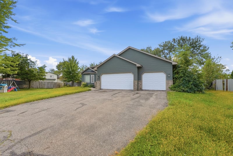 108 Charity Cir, Montrose, MN 55363