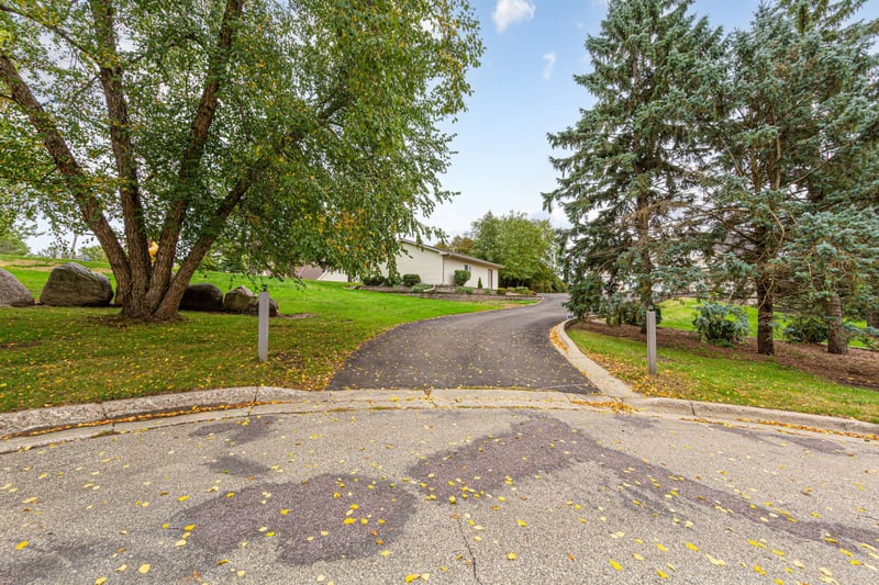 1135 3rd St NE, Faribault, MN 55021
