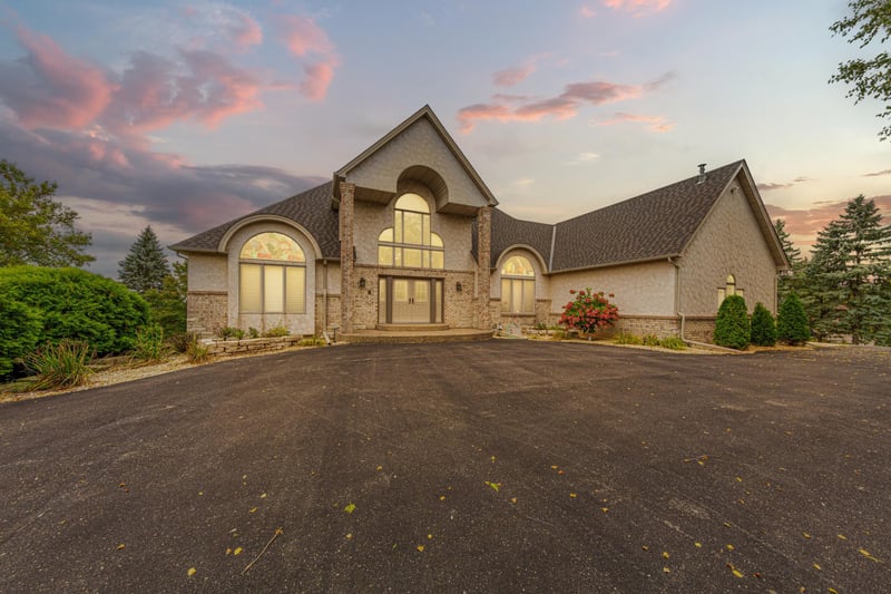 1135 3rd St NE, Faribault, MN 55021