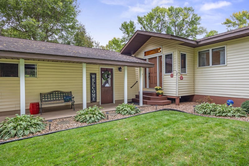 61856 193rd St, Litchfield, MN 55355