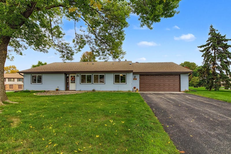 3774 Goodwin Ave N, Oakdale, MN 55128