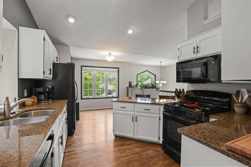 7600 Palomino Ln, Lino Lakes, MN 55014