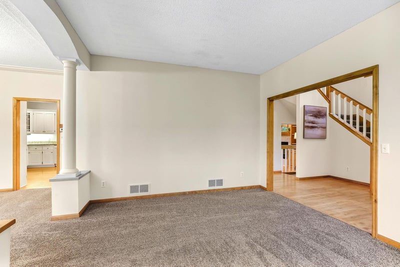 2413 Bridle Creek Trl, Chanhassen, MN 55317