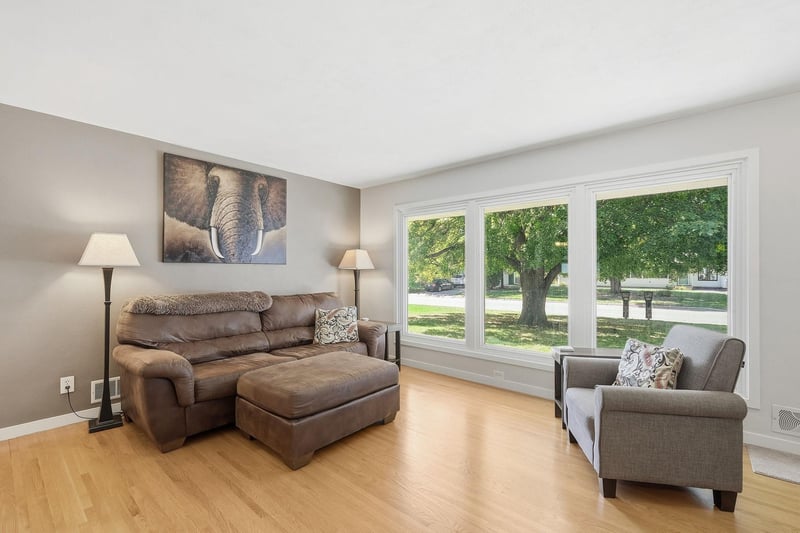 2692 Marion St, Roseville, MN 55113