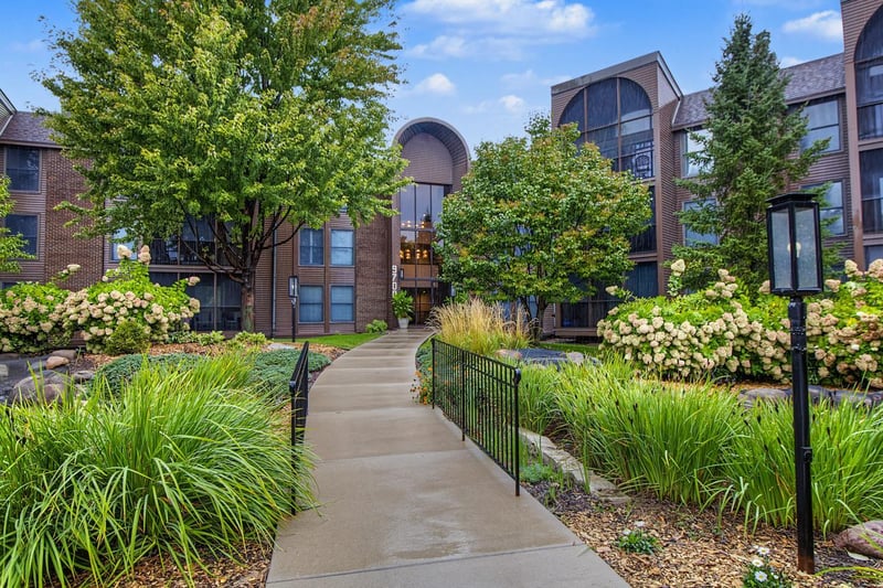 9700 Portland Ave S #128, Bloomington, MN 55420