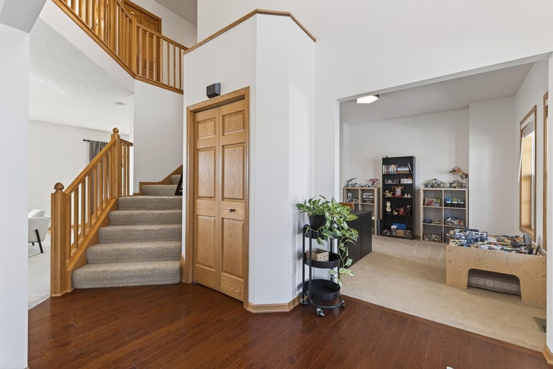9465 Glacier Rd, Minnetrista, MN 55375
