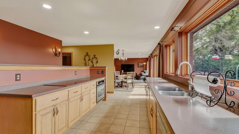 445 E Woodridge Dr, Eau Claire, WI 54701