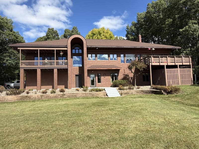 455 E Woodridge Dr, Eau Claire, WI 54701