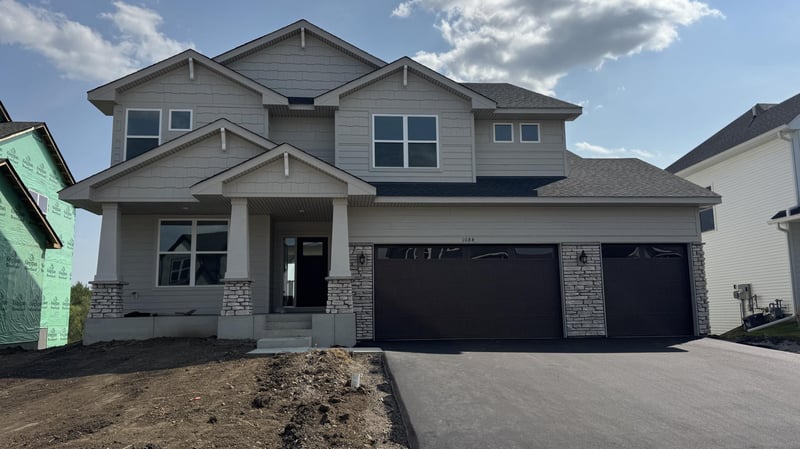 1084 Adamstown Dr, Rosemount, MN 55068