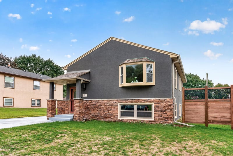 1518 Pacific St, Saint Paul, MN 55106