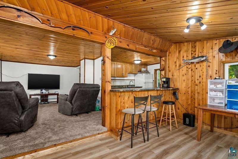 5466 Jean Duluth Rd, Duluth, MN 55803