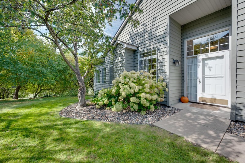 2489 Lockwood Dr #55, Mendota Heights, MN 55120