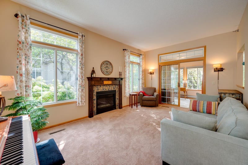 2489 Lockwood Dr #55, Mendota Heights, MN 55120
