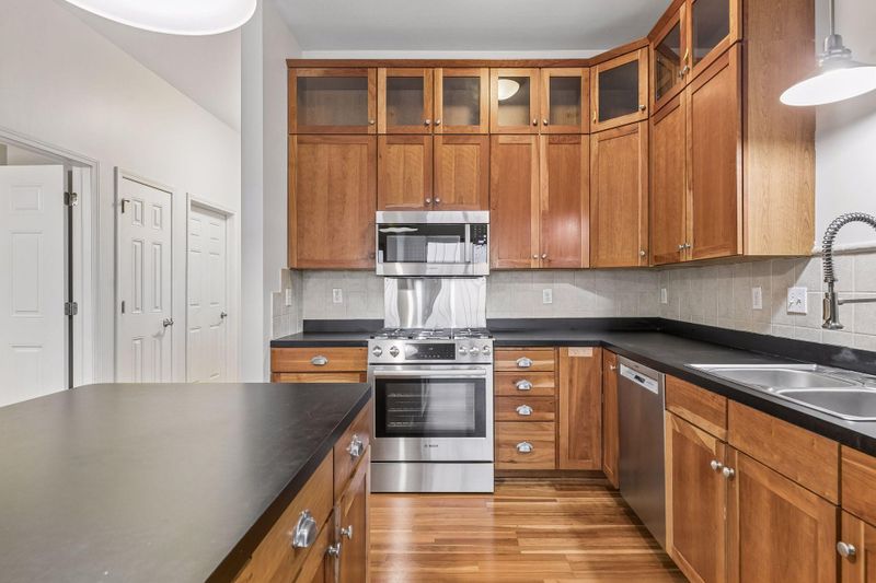 270 4th St E #307, Saint Paul, MN 55101