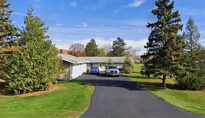 116 Elm Dr, Warroad, MN 56763