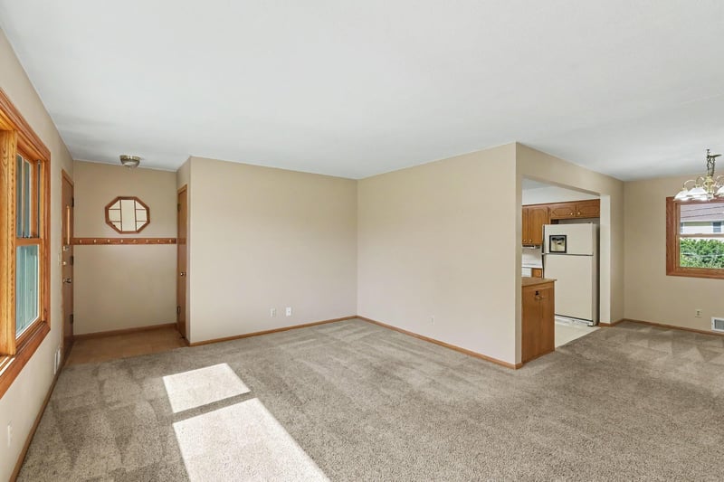 997 Arbogast St, Shoreview, MN 55126