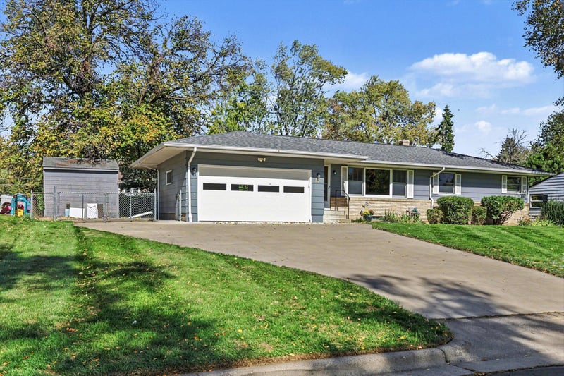 997 Arbogast St, Shoreview, MN 55126