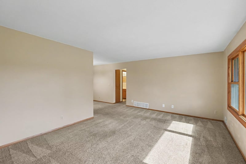 997 Arbogast St, Shoreview, MN 55126