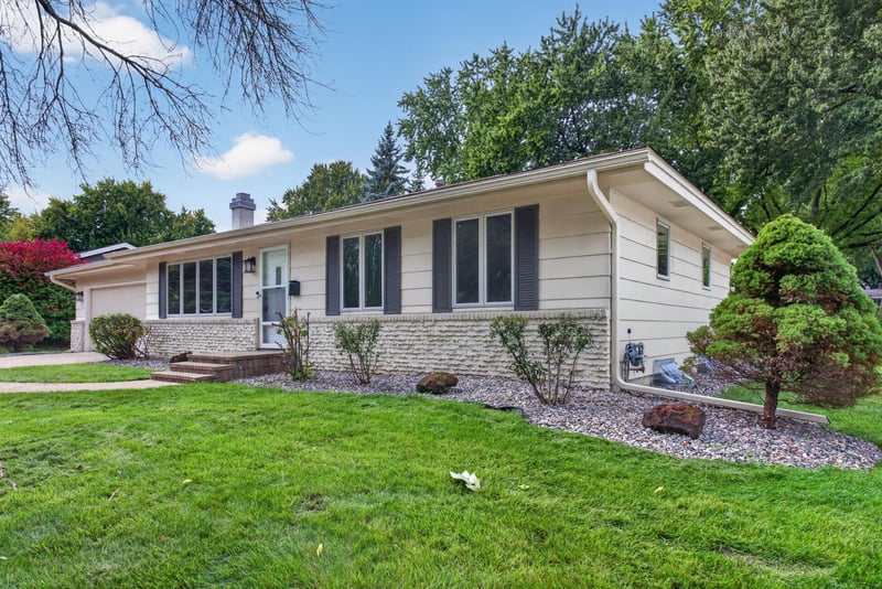 10132 Johnson Ave S, Bloomington, MN 55437