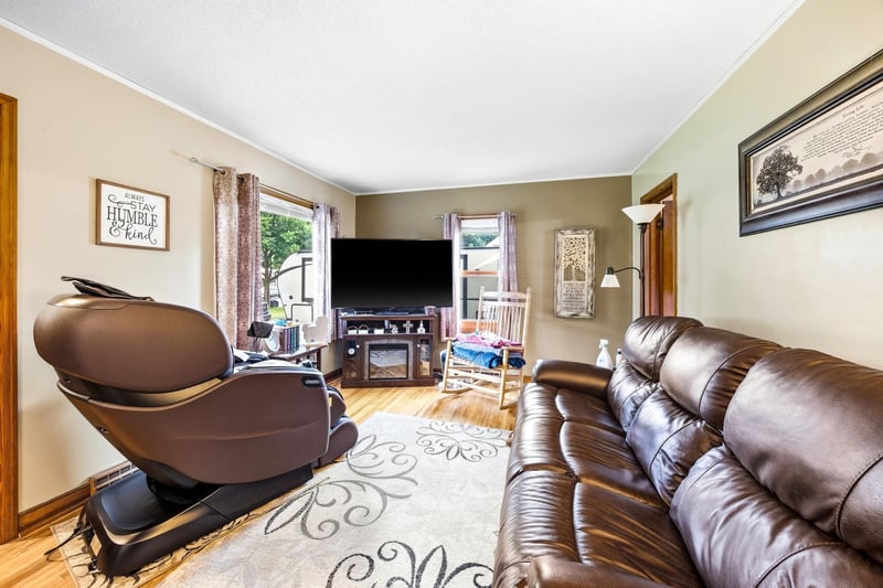 553 Prospect St NE, Hutchinson, MN 55350