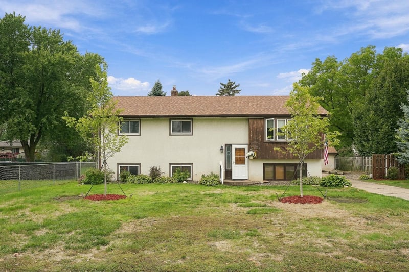 1885 Manton St, Maplewood, MN 55109