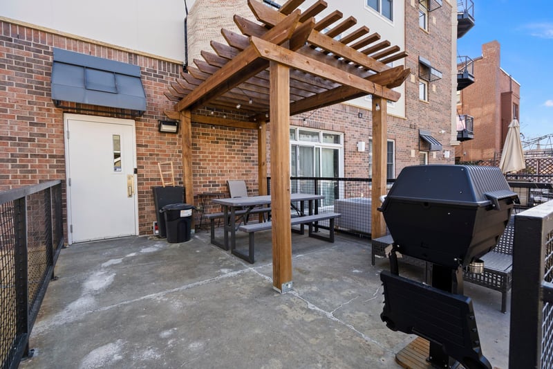 1800 Clinton Ave #407, Minneapolis, MN 55404