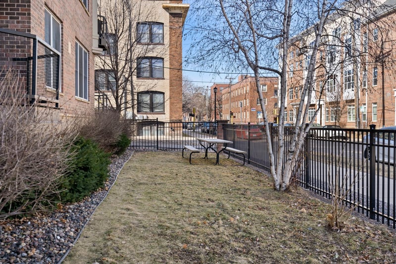 1800 Clinton Ave #407, Minneapolis, MN 55404