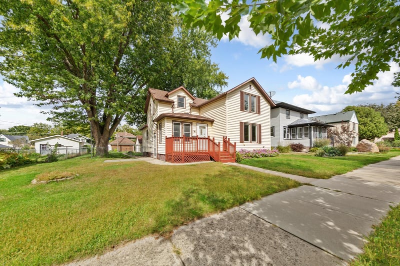 1526 N 4th St, Mankato, MN 56001