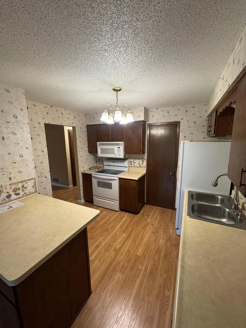 1890 Fox Ridge Dr #B, West Saint Paul, MN 55118
