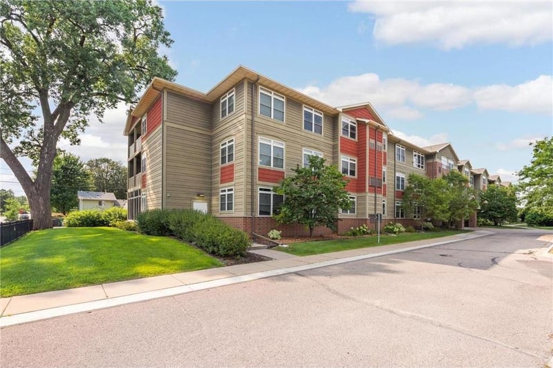 2530 E 34th St #212, Minneapolis, MN 55406