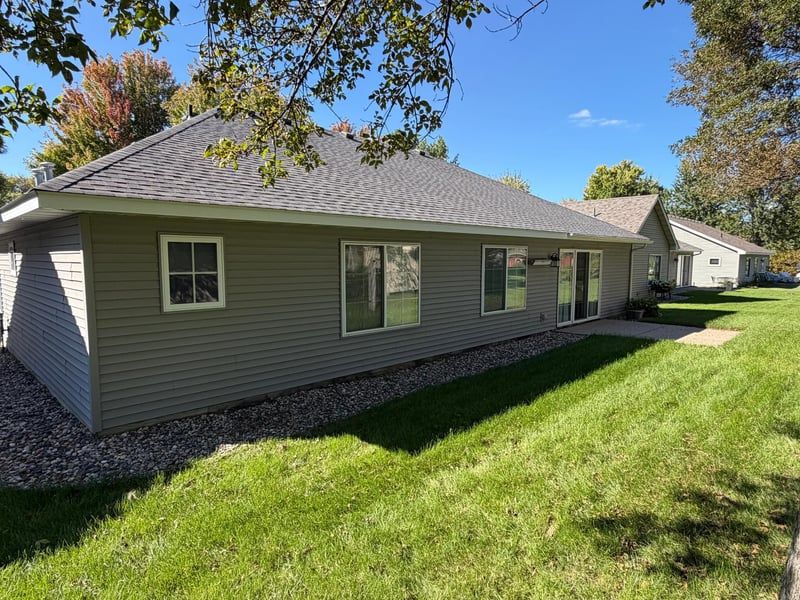 909 17th St SE, Willmar, MN 56201