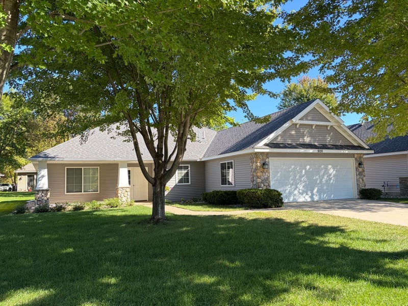 909 17th St SE, Willmar, MN 56201