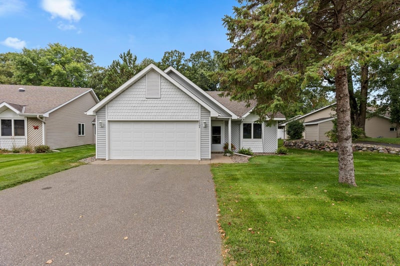 2404 Woodridge Ln, Brainerd, MN 56401