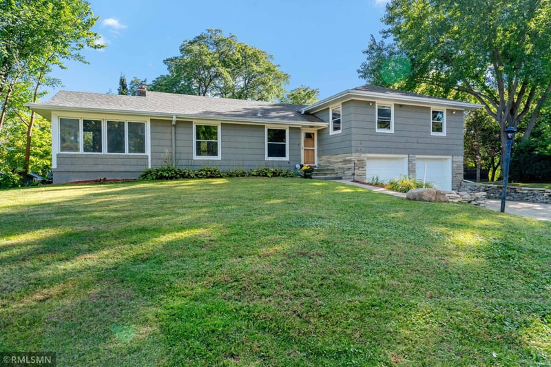 3533 W 103rd St, Bloomington, MN 55431