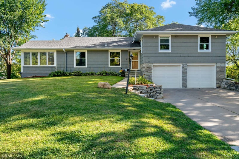 3533 W 103rd St, Bloomington, MN 55431