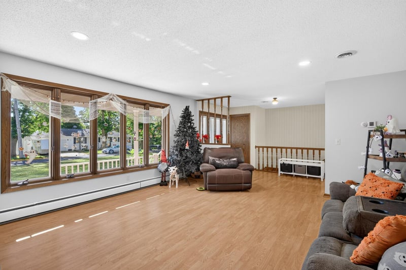 401 Shady Ln, Norwood Young America, MN 55397