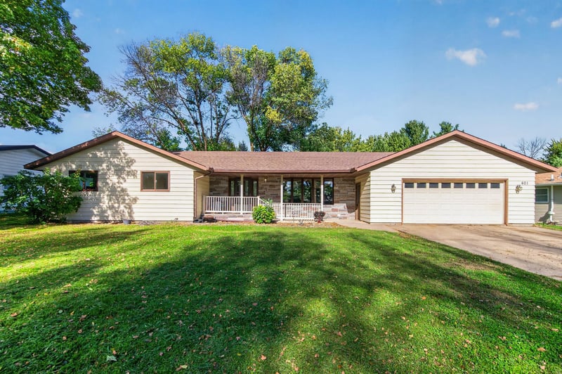 401 Shady Ln, Norwood Young America, MN 55397