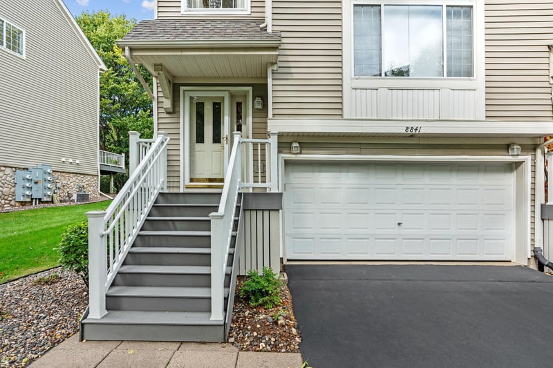 8841 Brunswick Pa, Inver Grove Heights, MN 55076