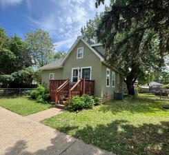 878 Monroe Ct, Saint Paul, MN 55102