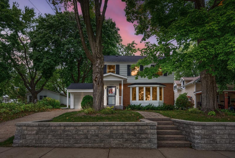 1216 1st St S, Stillwater, MN 55082