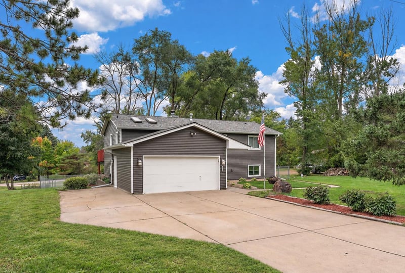 25300 Itasca Ave, Forest Lake, MN 55025