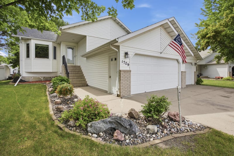 1709 33 1/2 St S, Moorhead, MN 56560